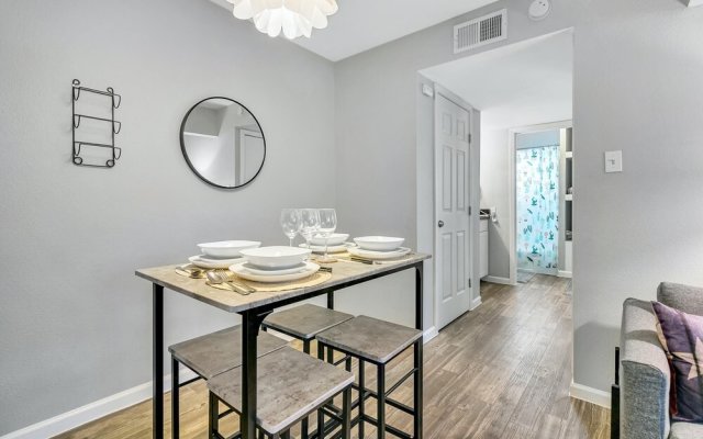 Upgraded Historic Apartment – Pearl Neighbor, Parking And Bikes!