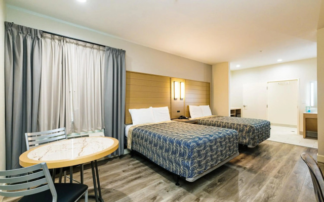 Palace Inn Blue IAH East