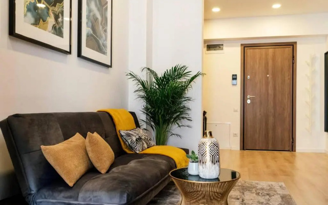 Glamour Dristor brand new Studio