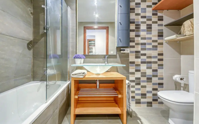 Coastal Getaway in Empuriabrava for 4