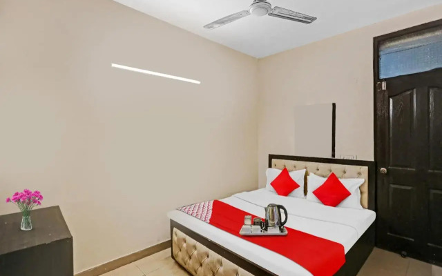Oyo Flagship 702639 Chaudhary Palace