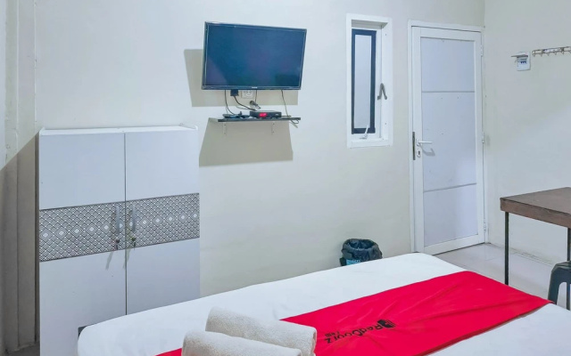 RedDoorz @ Guest House A2 Near Rita Mall Tegal – Guest Rooms – Tegal