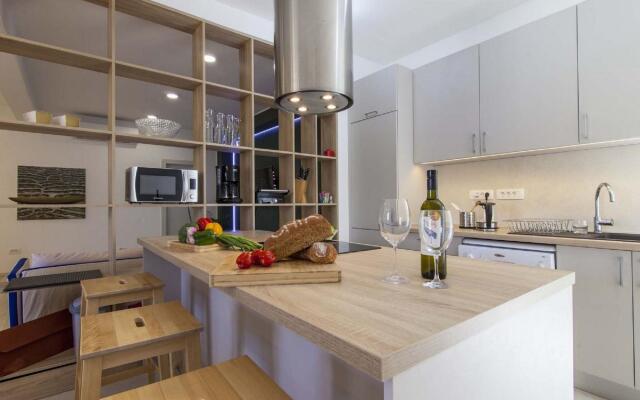 Deluxe Villa in Šibenik near Lake