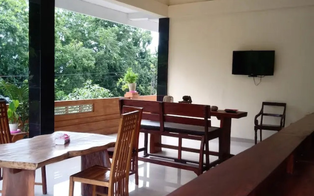 Ubud suites batuan