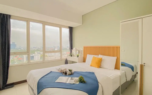 Cozy And Homey 2Br At Nifarro Park Apartment