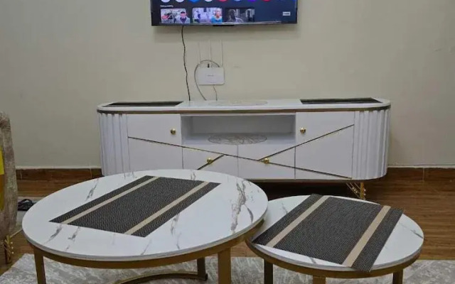 Lux Suites Astrol Apartments Garden City