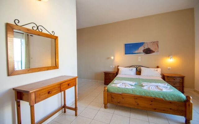 Manthos Beachfront Apts & Pool