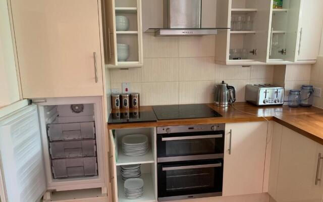 Stunning large 3 bedroom Penthouse Apartment