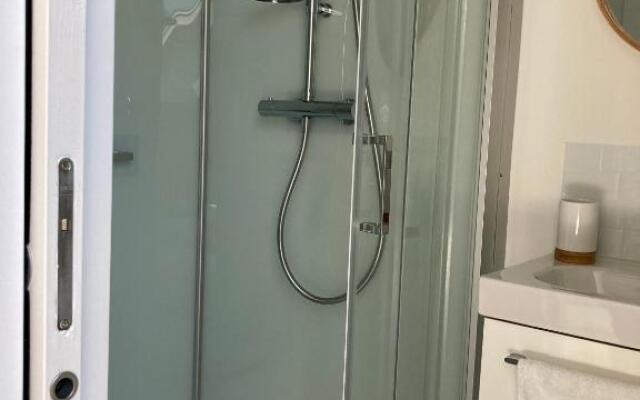 Studio Cosy Avec Coin Jardin (Adults Only)