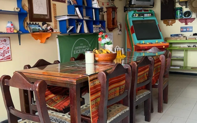 Flying Donkey Hostal - Hostel