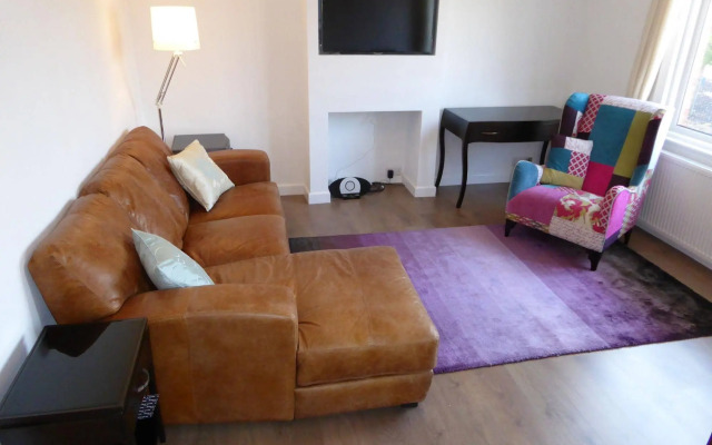 Sunninghill Apartment