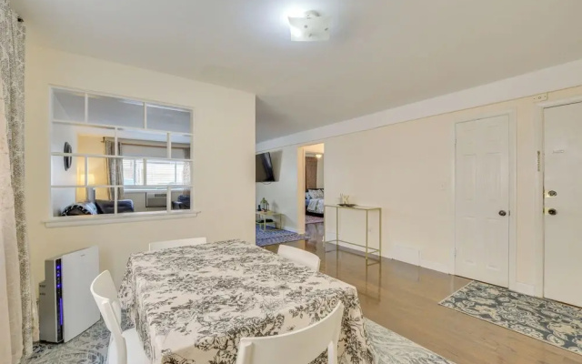 Walk to Train: Convenient Skokie Condo!
