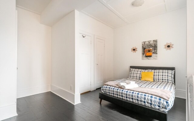 Cozy 2-storey 2BR Apt - Near Parks and King St