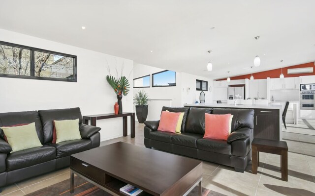 Fabulous Home With Swimming Pool