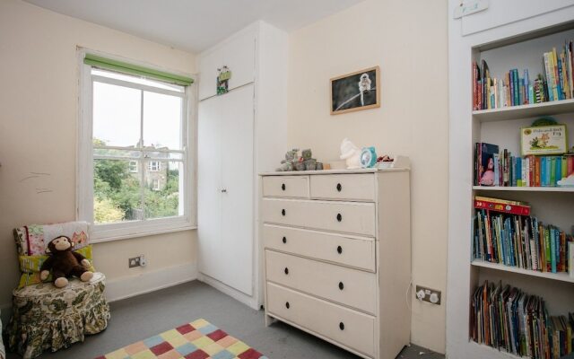 Spacious 3 Bedroom House in Clapton