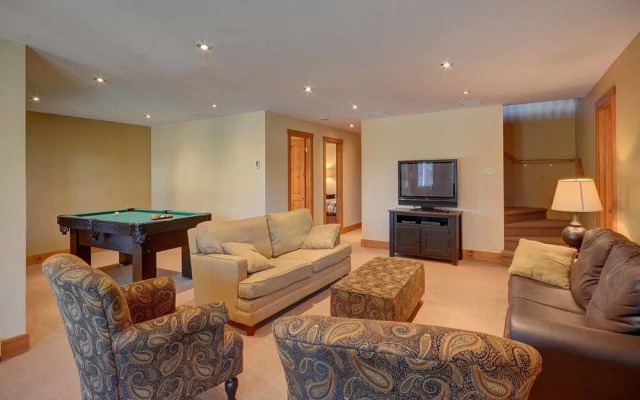 Chalet Nanook of the North