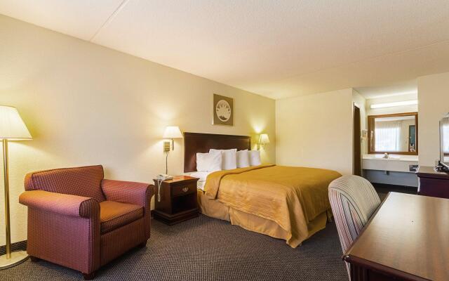 Econo Lodge Inn & Suites