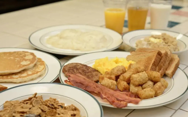 Econo Lodge Inn & Suites Fulton - Rockport