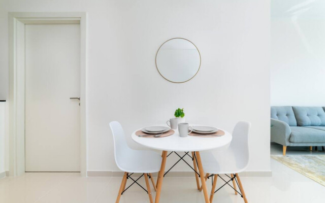 Immaculate 1BR apartment at Carson C