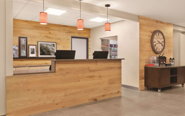 Country Inn & Suites by Radisson, Belleville, ON