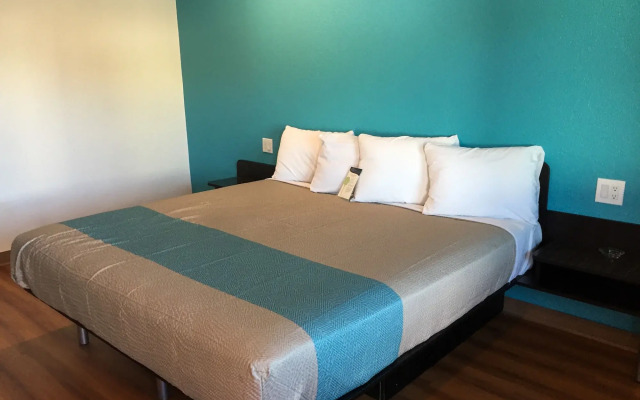 Motel 6 San Bernardino, CA - Downtown