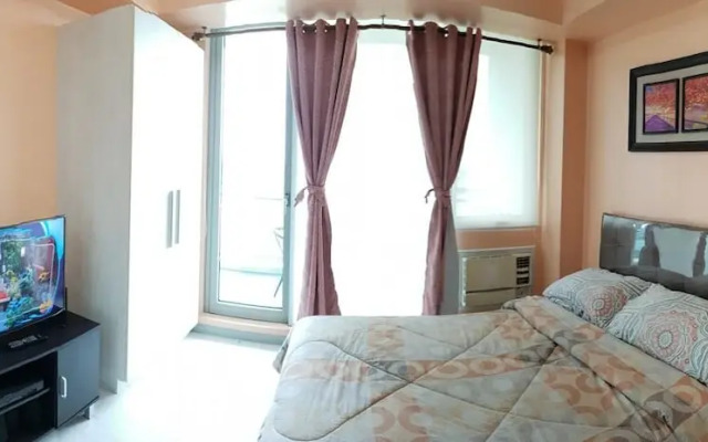 Azure Luxury City Suites by VacationsPH