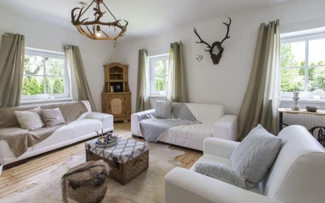 Holidaysun, Chalet Foresthouse, Detached Villa, 1000 qm garden, mountainview, whirlpool, BBQ&bikes&sunbeds for free