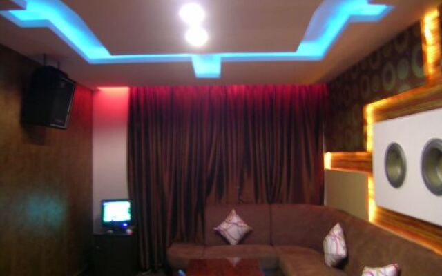 Daocheng Lanka Holiday Hotel