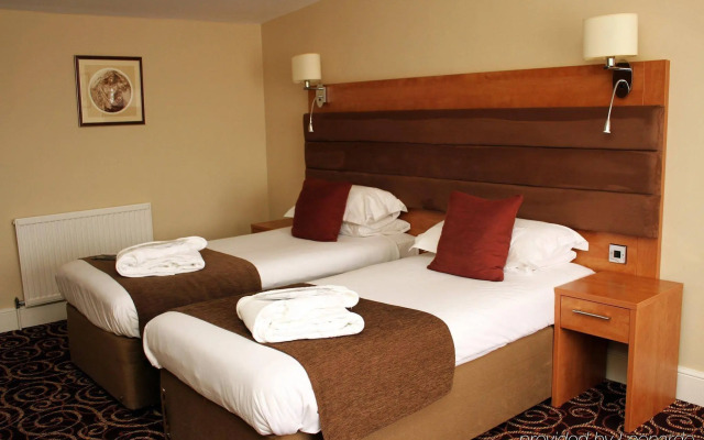 Legacy Rose and Crown Hotel