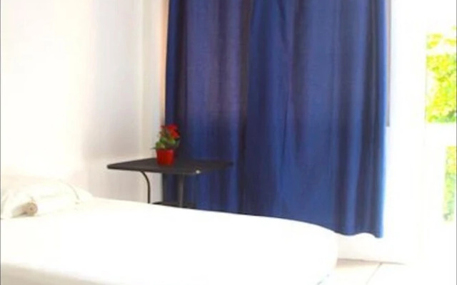 Room in Guest Room - Double Room for a Couple