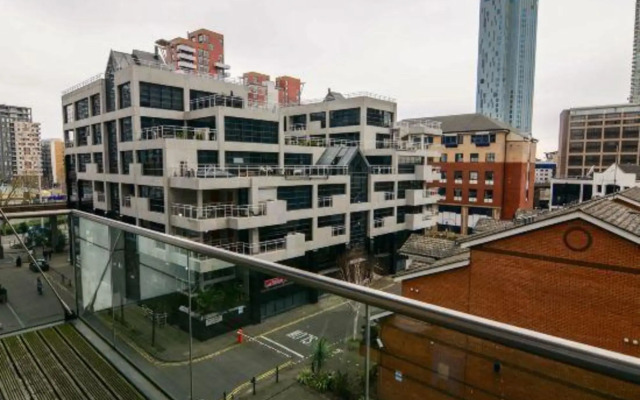 Discovery Dock Apartments West