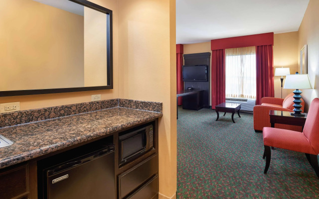 Hampton Inn & Suites Waco-South