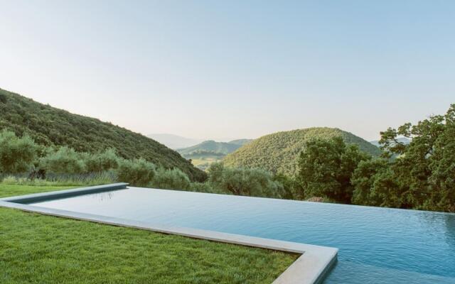 Luxury Villa Inside a Splendid Estate-villa Piuma
