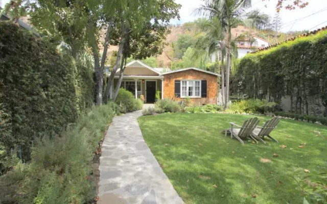 Newly Decorated Beachwood Canyon Studio