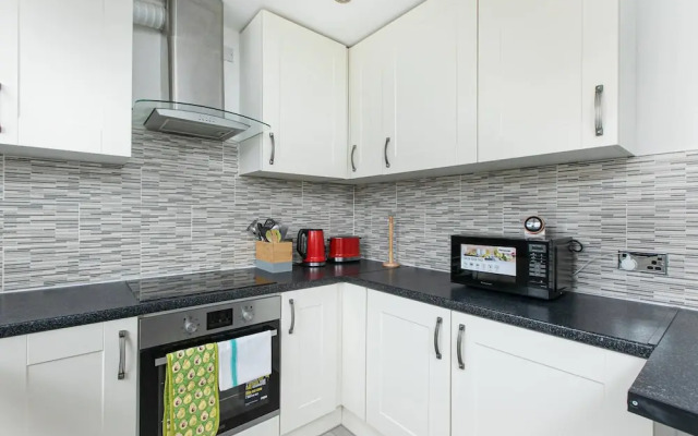 Skyvillion - 2bed House W Grdn&parking In Hatfield