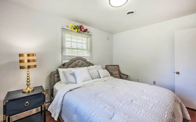 Spacious Palmyra Home w/ Fire Pit & Deck!