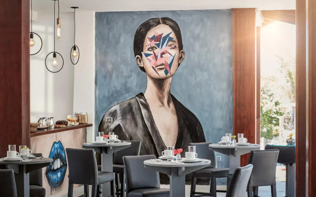 Rox by Essenza Hotel