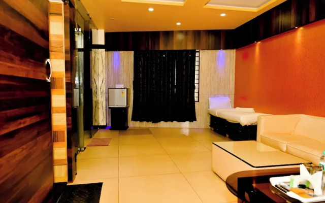 M K Arcade Hotel
