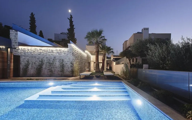Beachfront Luxurious Villa w Private Heated Pool