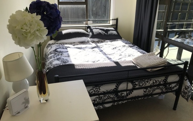 Villa on Nixon St – Guest Rooms – Hamilton