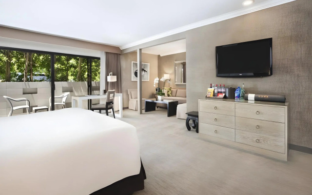 Luxe Sunset Boulevard Hotel