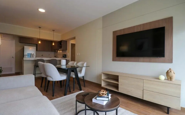 w Comfy 2BR w Modern Balcony Near Kennedy Park