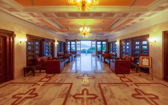 Hotel Hilltop Palace
