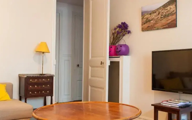 Longchamps Apartment