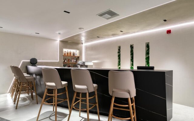 Las Hotel & Spa