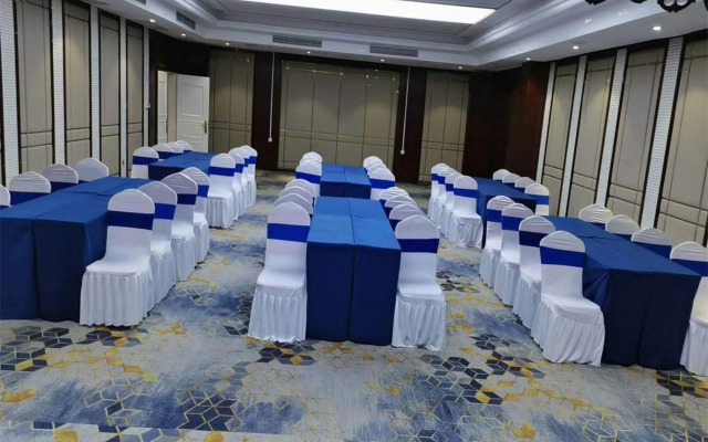 Royal Holiday Hotel (Wuyan Military District Headquarters Branch)