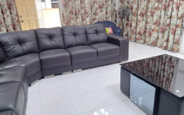 OYO 90310 E Homestay Permai Timur