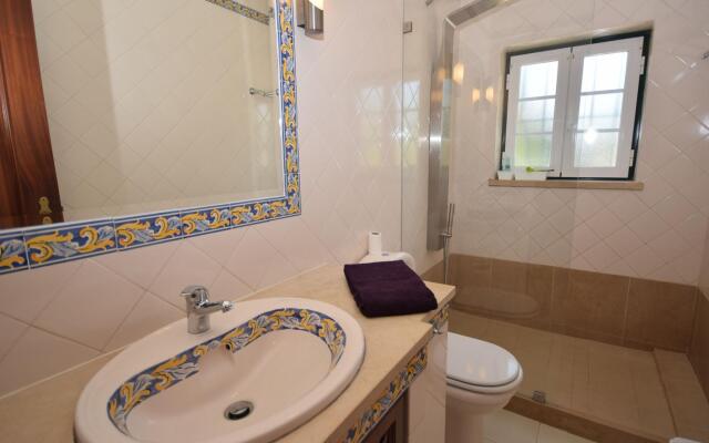 Luxurious Villa in Caldas da Rainha With Pool