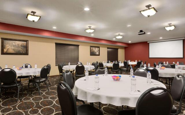 Country Inn & Suites By Radisson, Little Falls, Mn