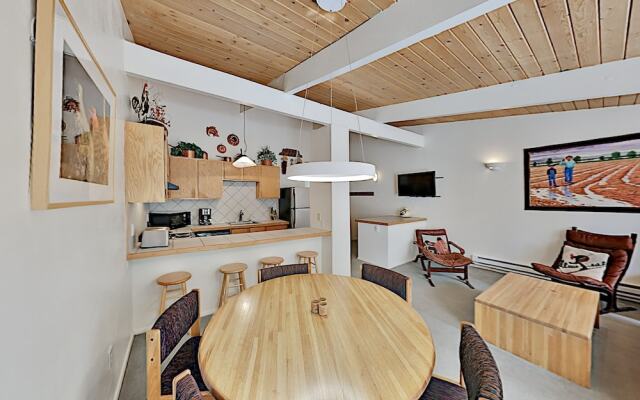 13tr18vy 2 Bedroom Condo